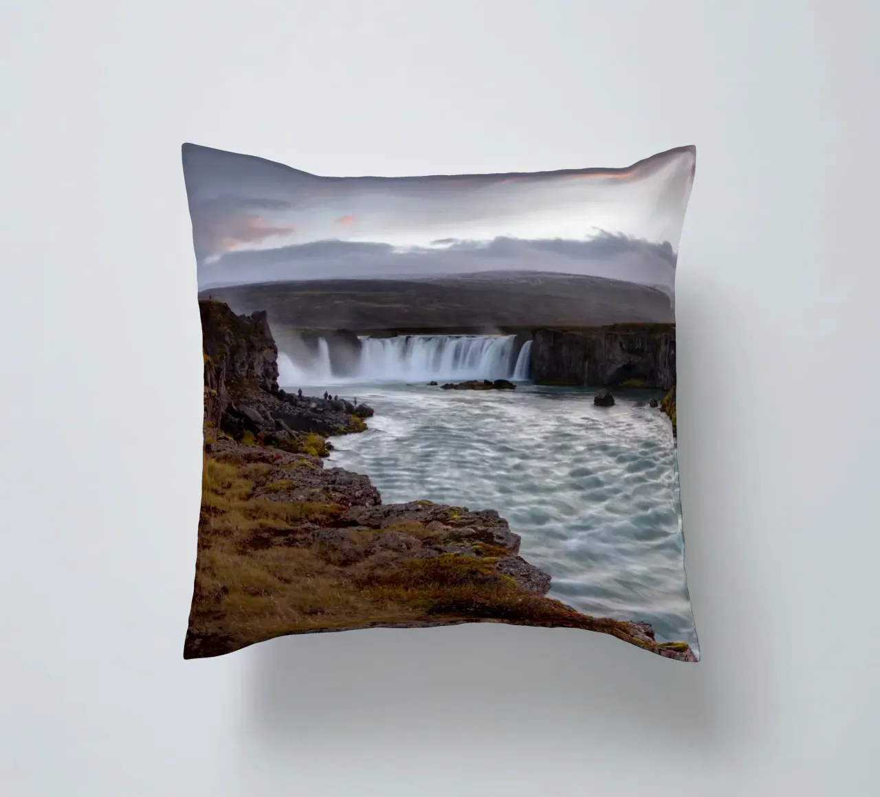 Scenic Goðafoss Waterfall cuscino da Fjöllart