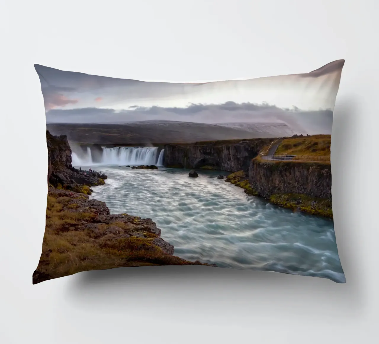 Scenic Goðafoss Waterfall cuscino da Fjöllart