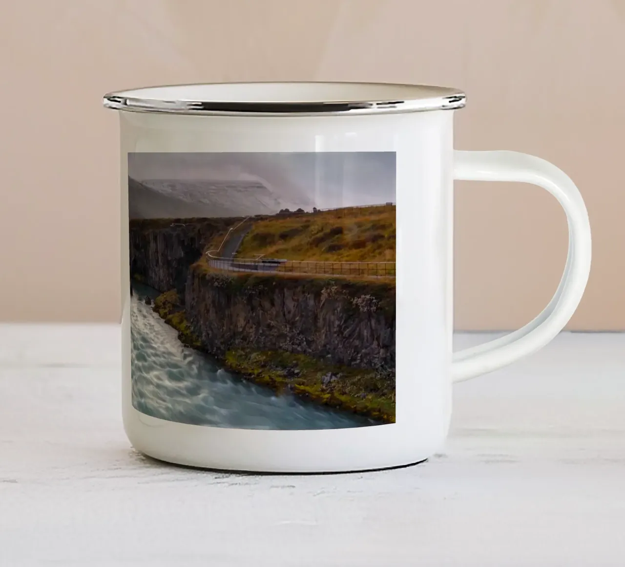 Scenic Goðafoss Waterfall tazza in smalto da Fjöllart