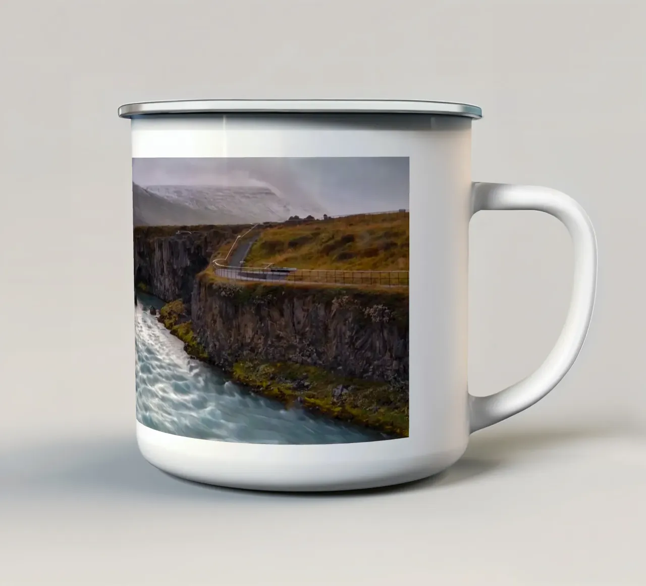 Scenic Goðafoss Waterfall tazza in smalto da Fjöllart