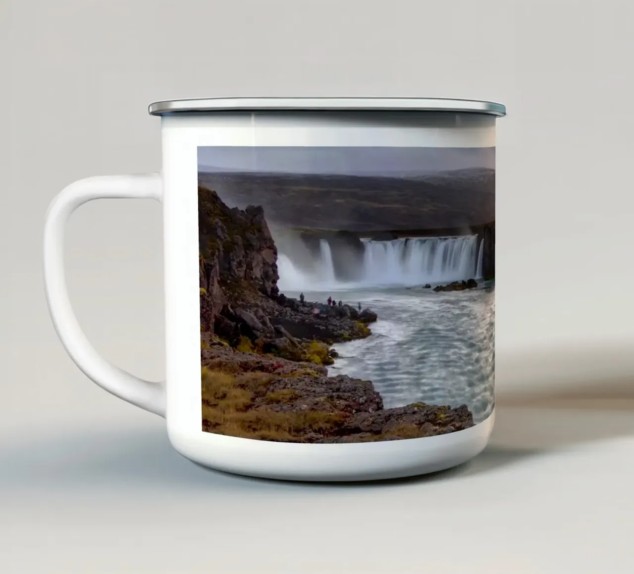 Scenic Goðafoss Waterfall tazza in smalto da Fjöllart