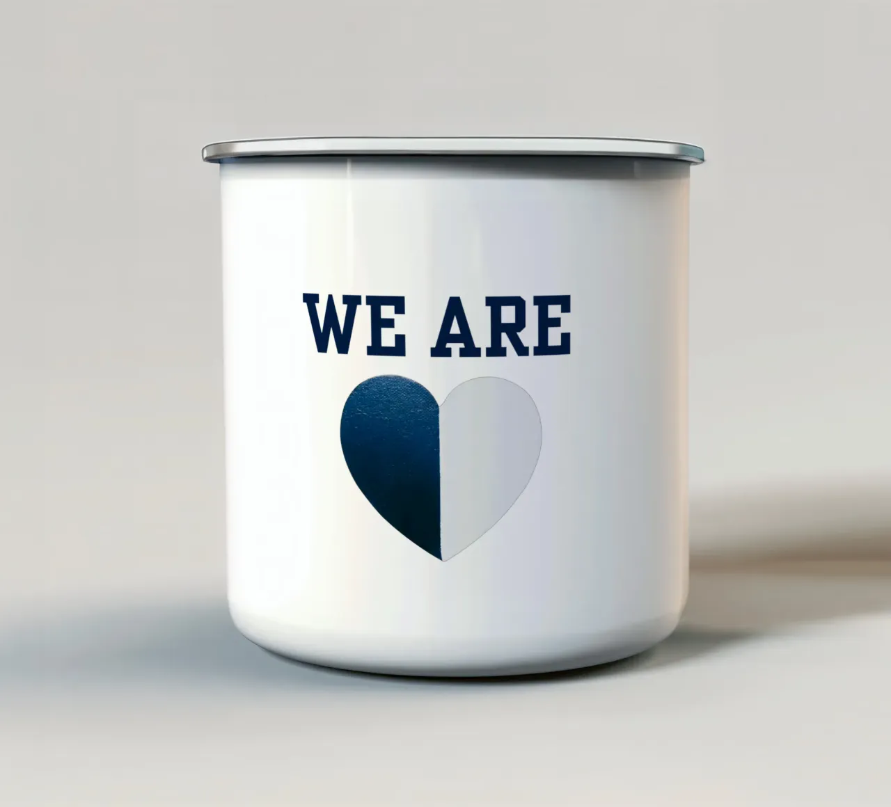 CHI SIAMO Cuore dipinto di blu e bianco tazza in smalto da FABOArt