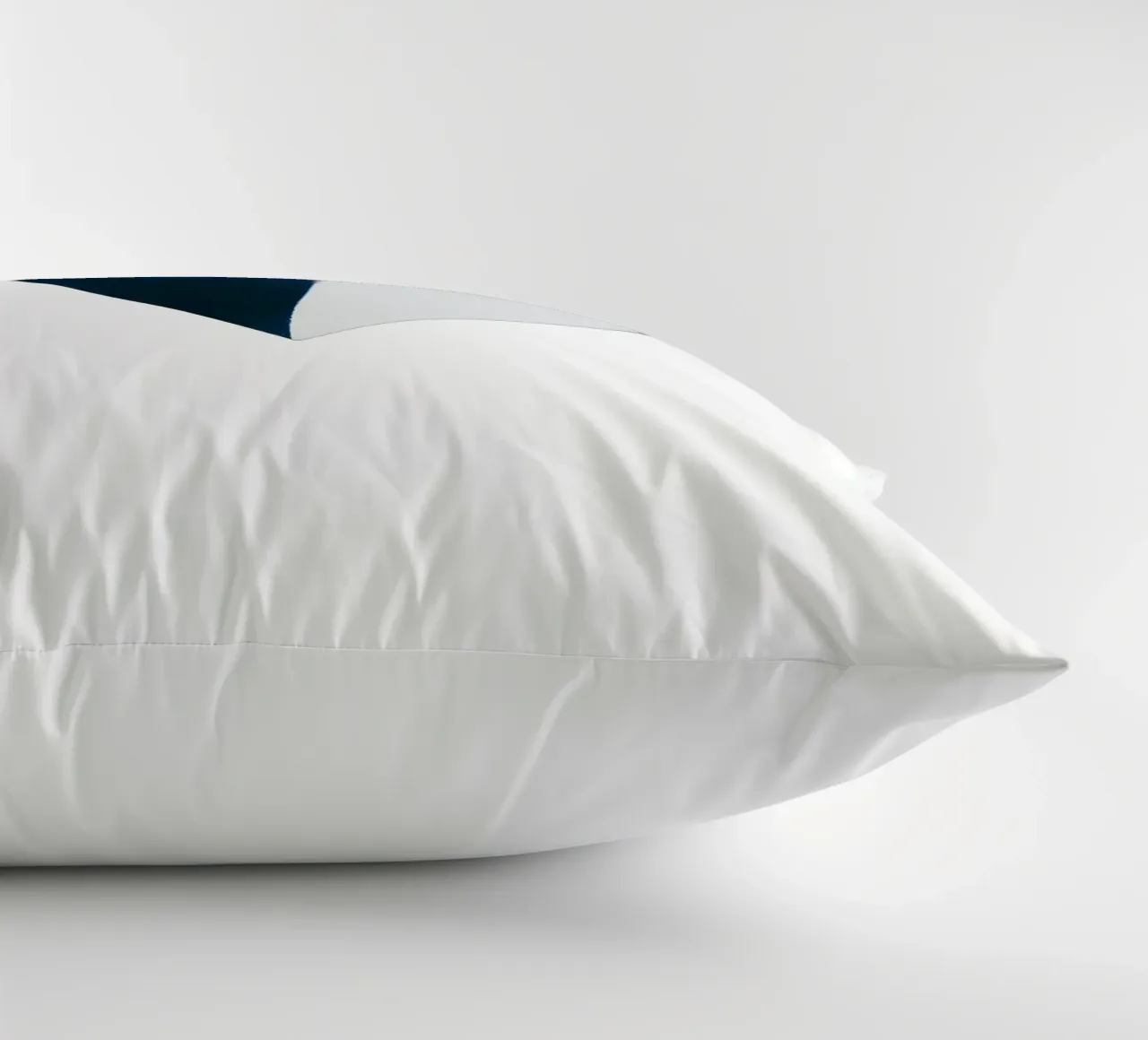 Cuore blu e bianco dipinto a mano cuscino da FABOArt