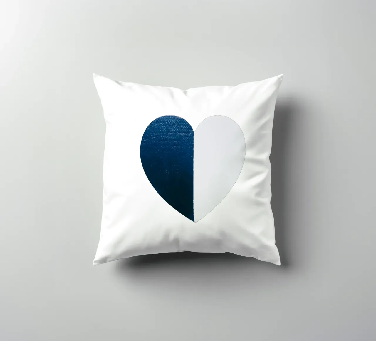 Cuore blu e bianco dipinto a mano cuscino da FABOArt