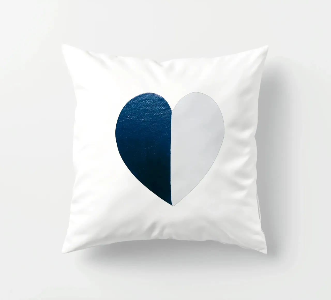 Cuore blu e bianco dipinto a mano cuscino da FABOArt