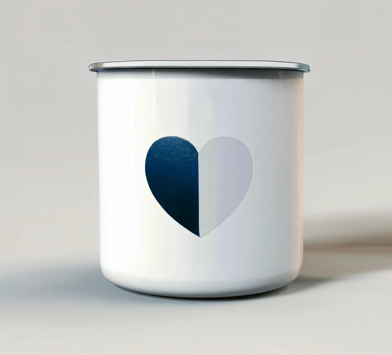 Blauw & wit handgeschilderd hart emaille mok van FABOArt