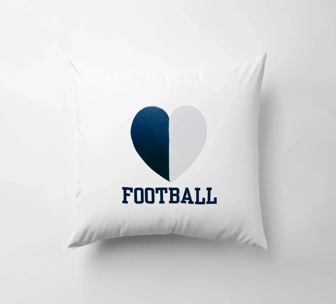 CALCIO Cuore dipinto di bianco e blu cuscino da FABOArt
