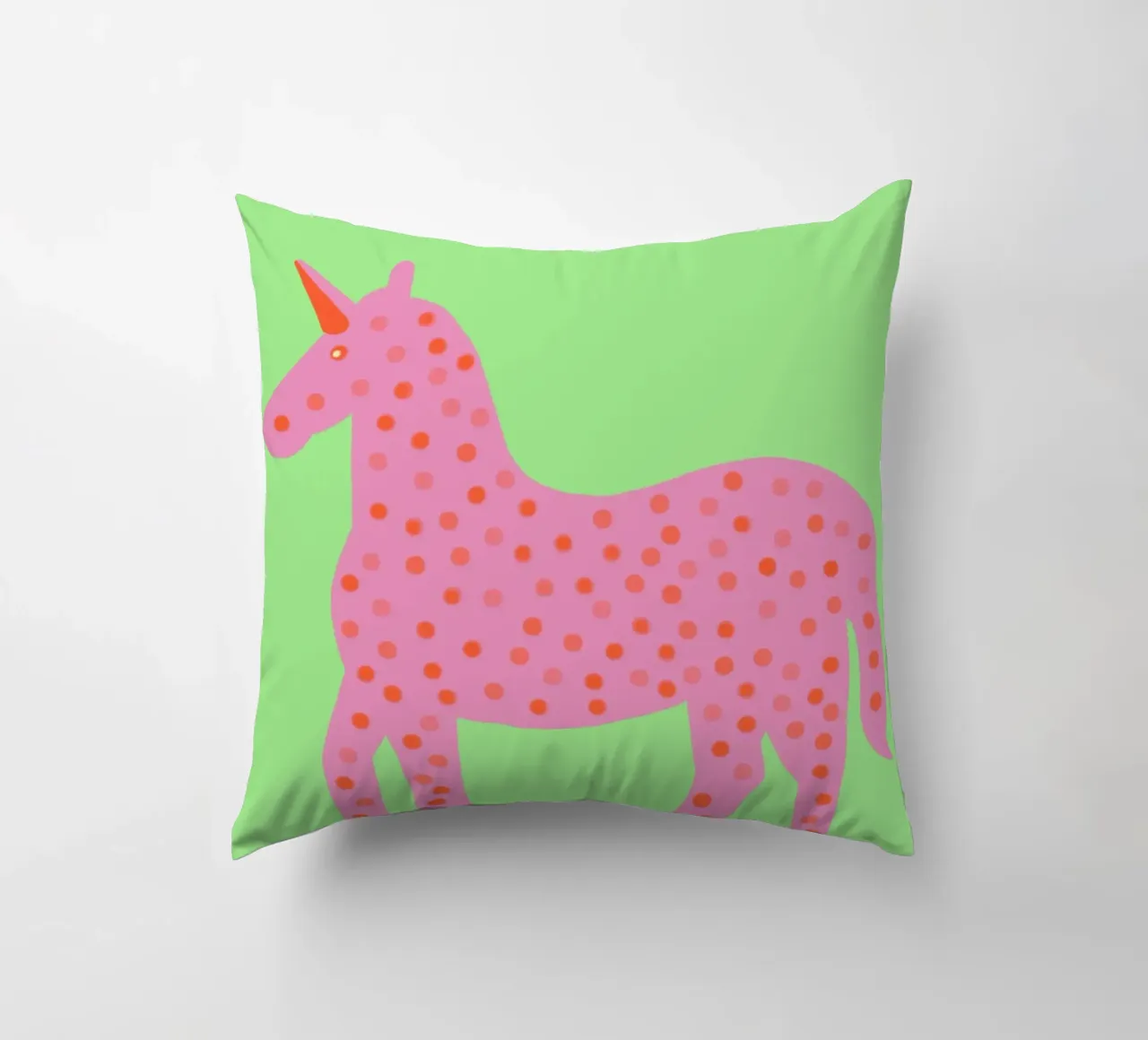 Douce licorne à pois coussin de Carinaprint