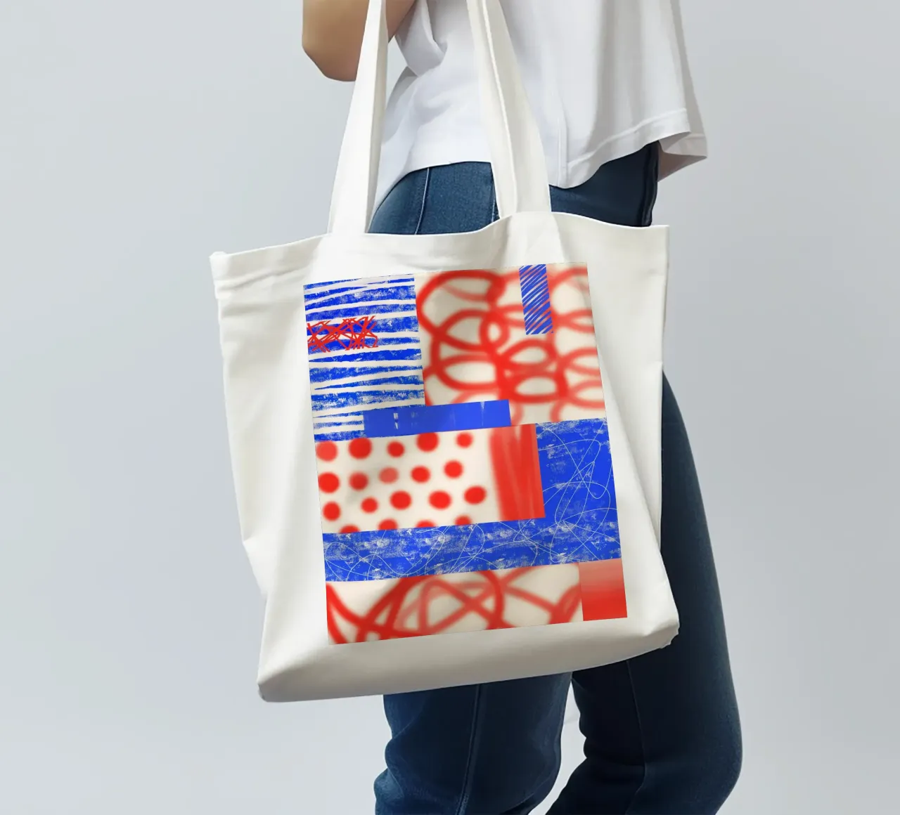 Red and Blue Abstract borsa in juta da Kim Hubball Studio