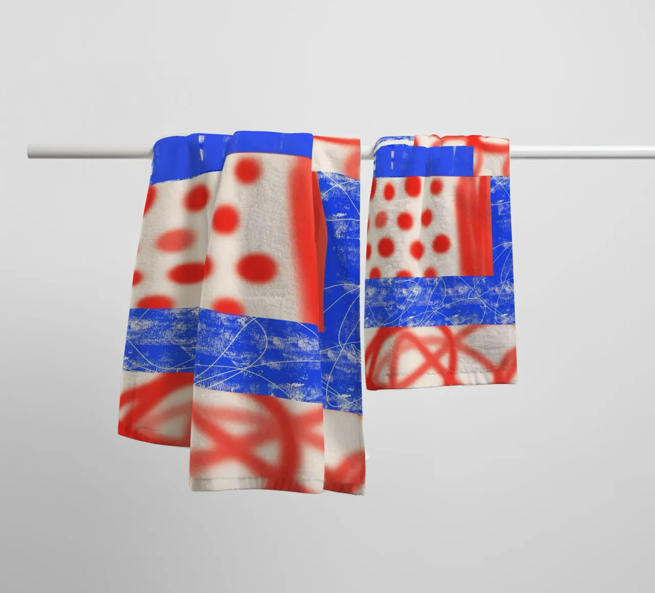 Red and Blue Abstract asciugamano da bagno da Kim Hubball Studio
