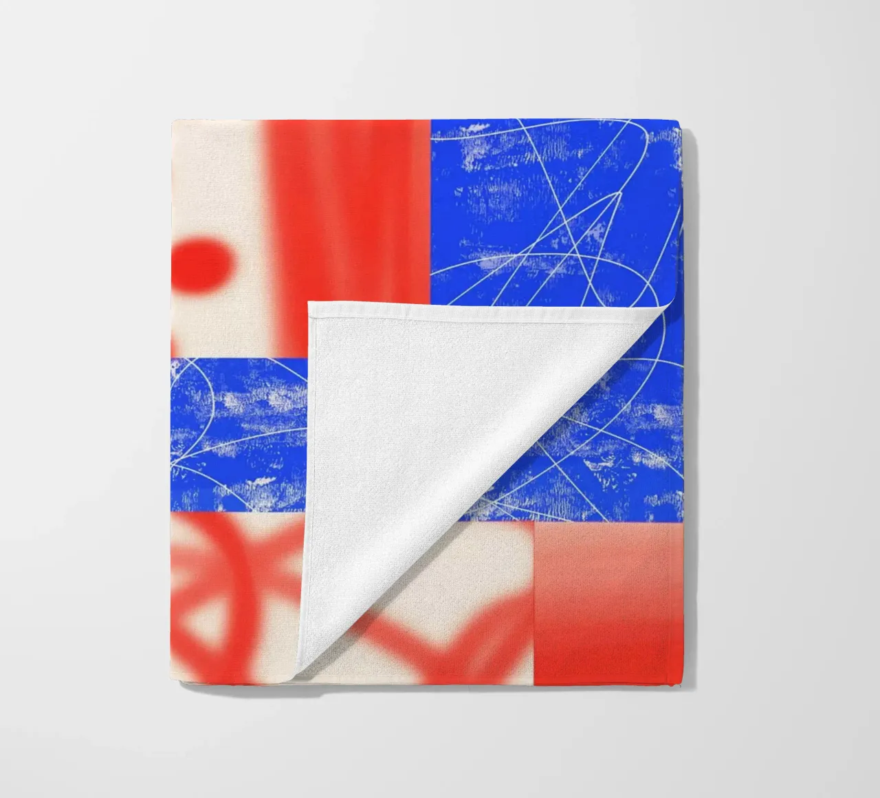 Red and Blue Abstract toalla de playa de Kim Hubball Studio