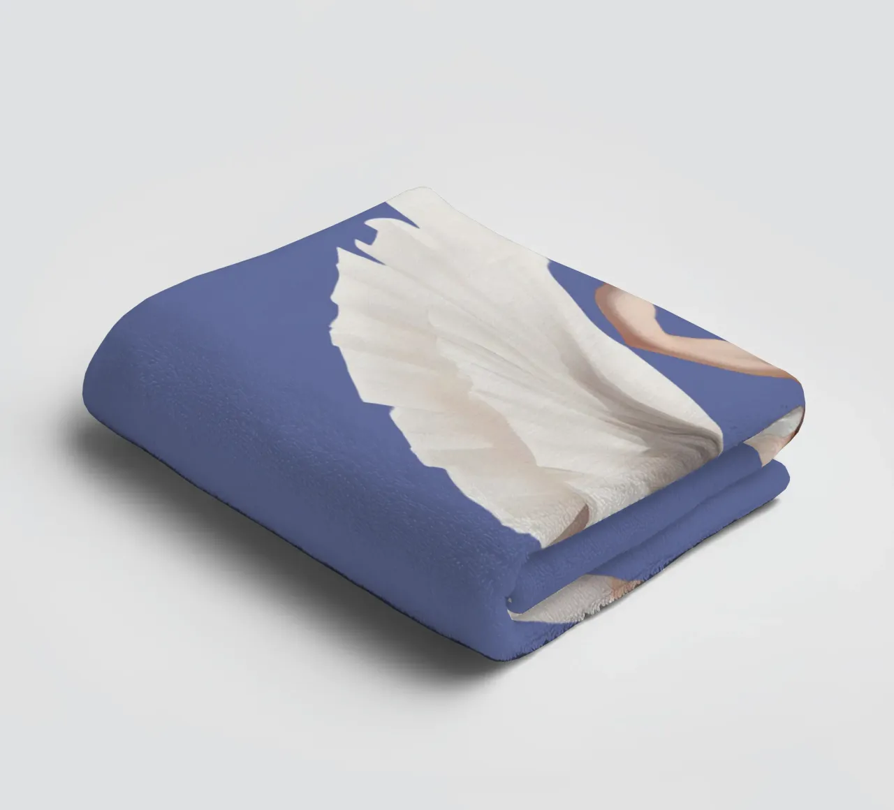 Ballerina con tutù e body bianco sulle punte asciugamano da bagno da DesignDoodle
