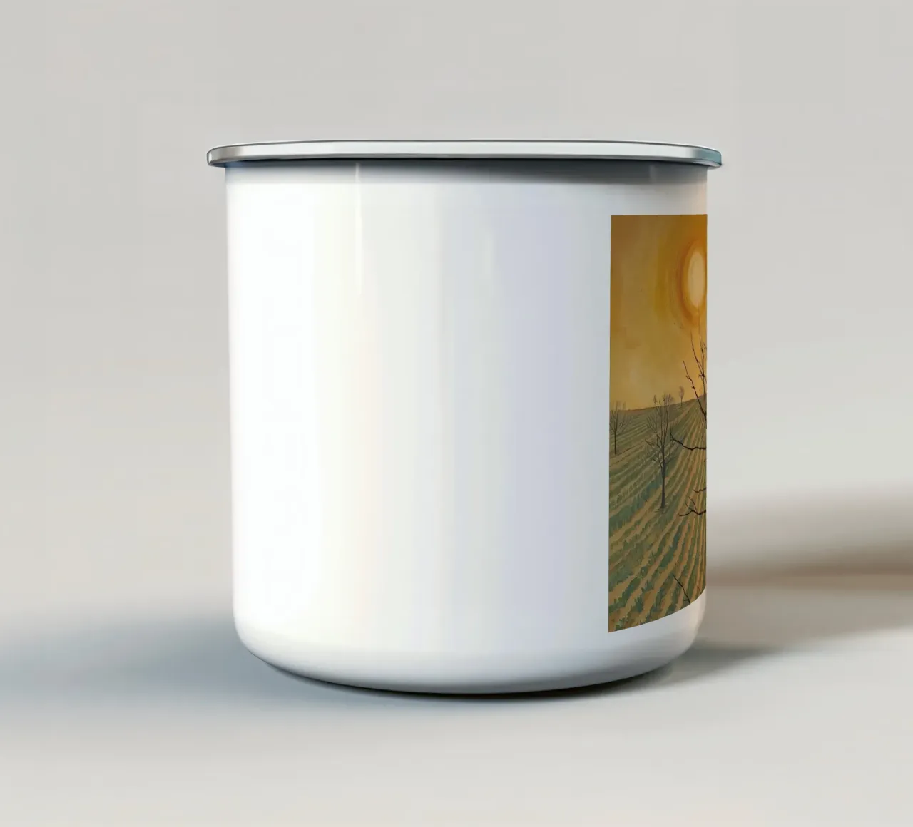 Albero spoglio in campo coltivato sotto un cielo dorato tazza in smalto da DesignDoodle
