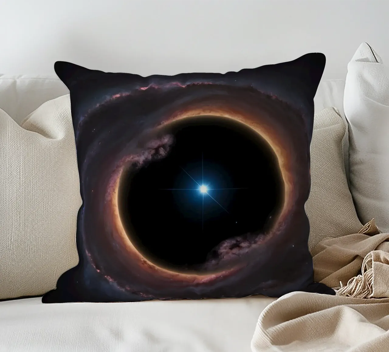 Buco nero con disco di accrescimento e stella cuscino da DesignDoodle