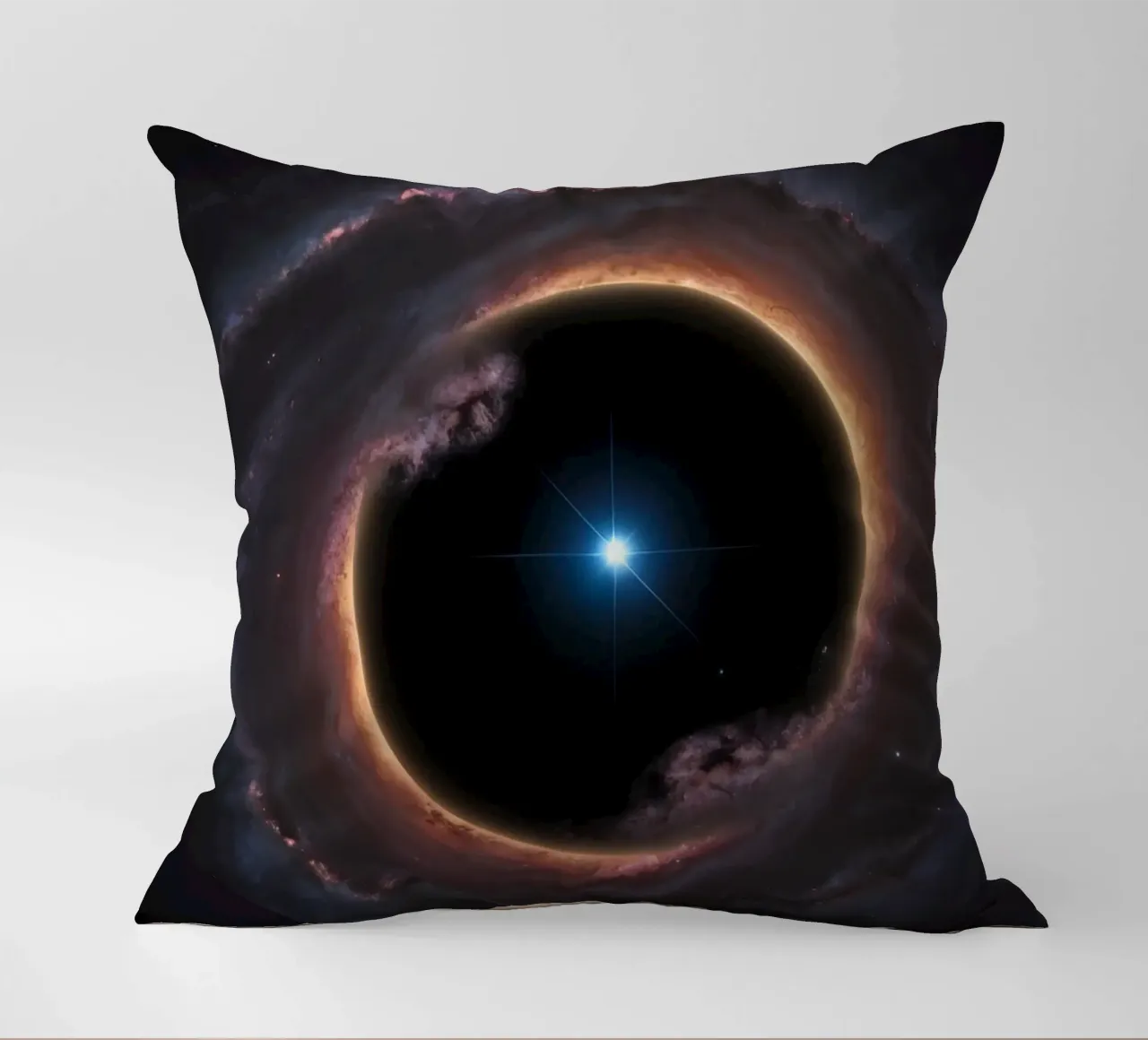 Buco nero con disco di accrescimento e stella cuscino da DesignDoodle