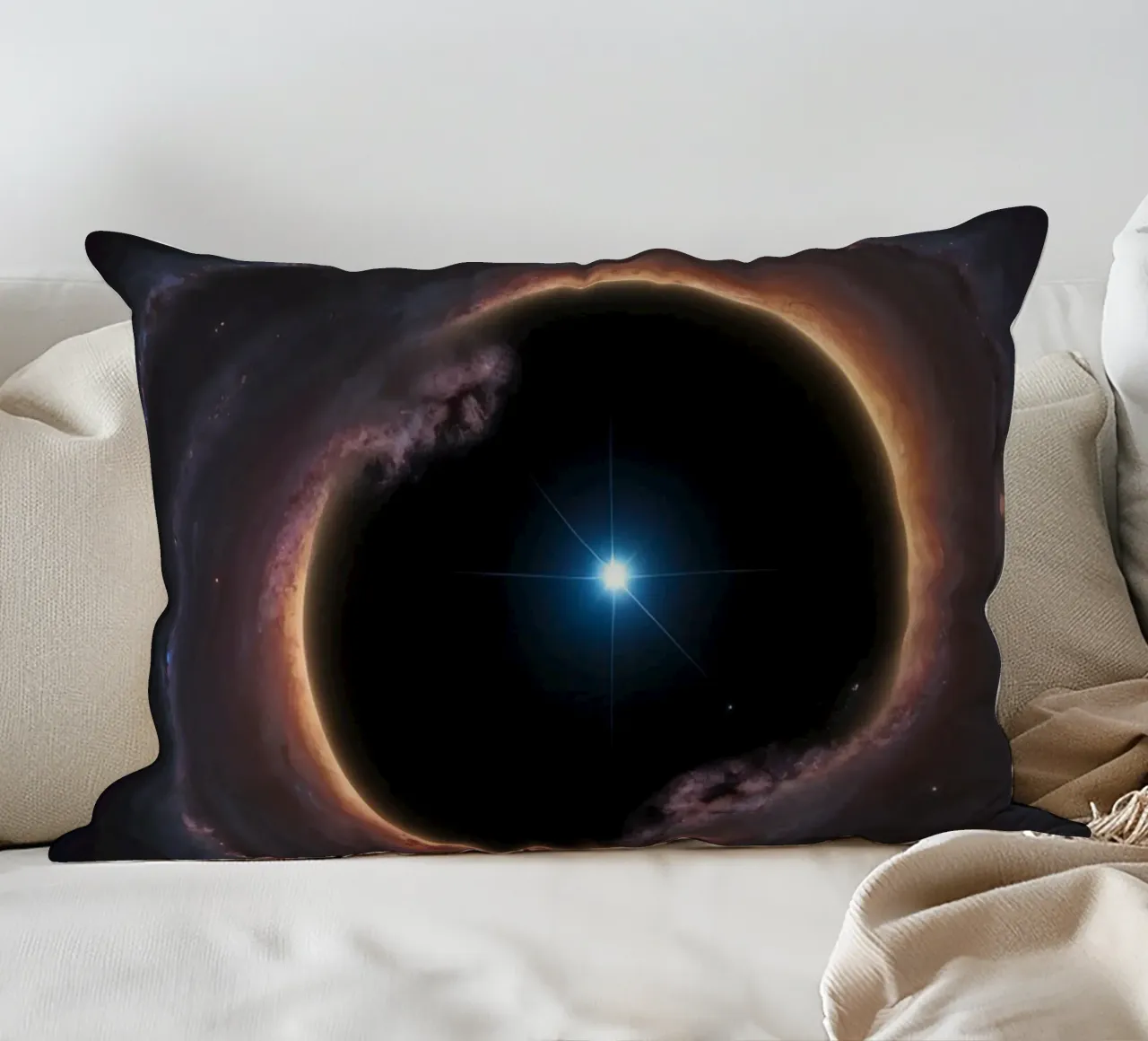 Buco nero con disco di accrescimento e stella cuscino da DesignDoodle