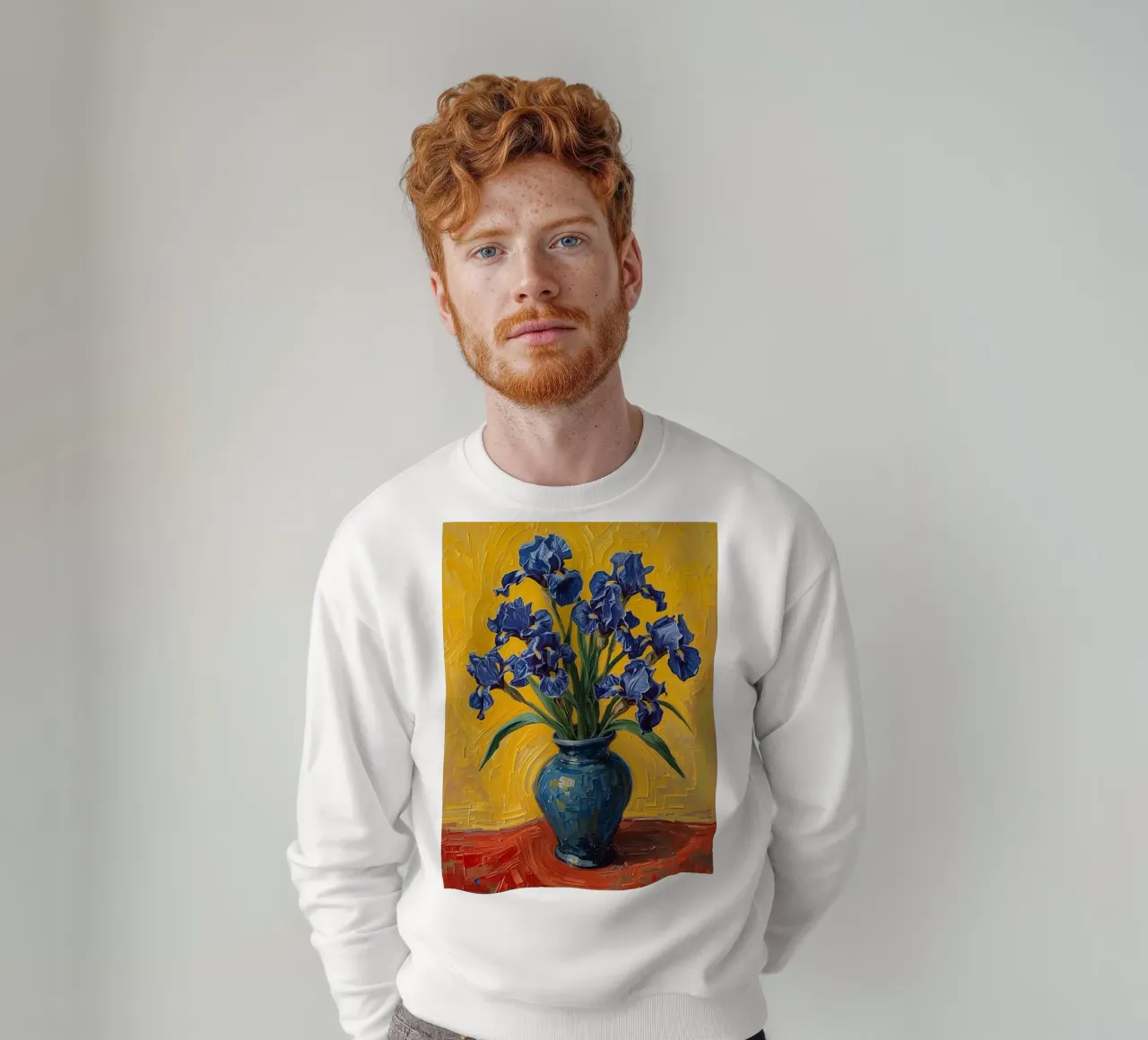 Iris blu in vaso blu su superficie rossa felpa da DesignDoodle