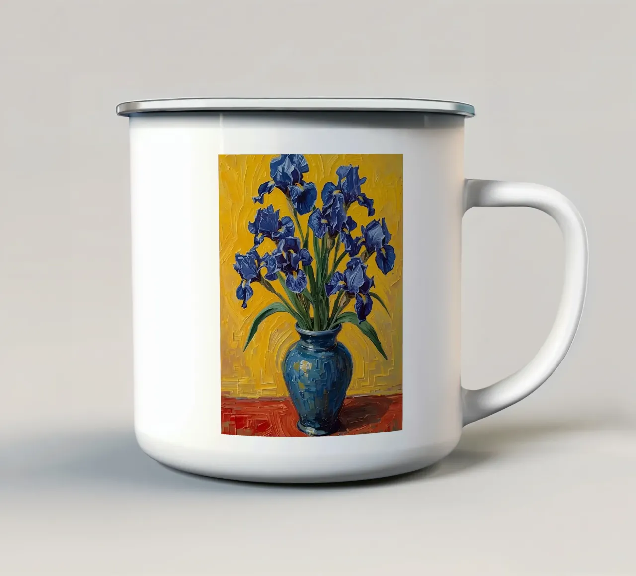 Iris blu in vaso blu su superficie rossa tazza in smalto da DesignDoodle
