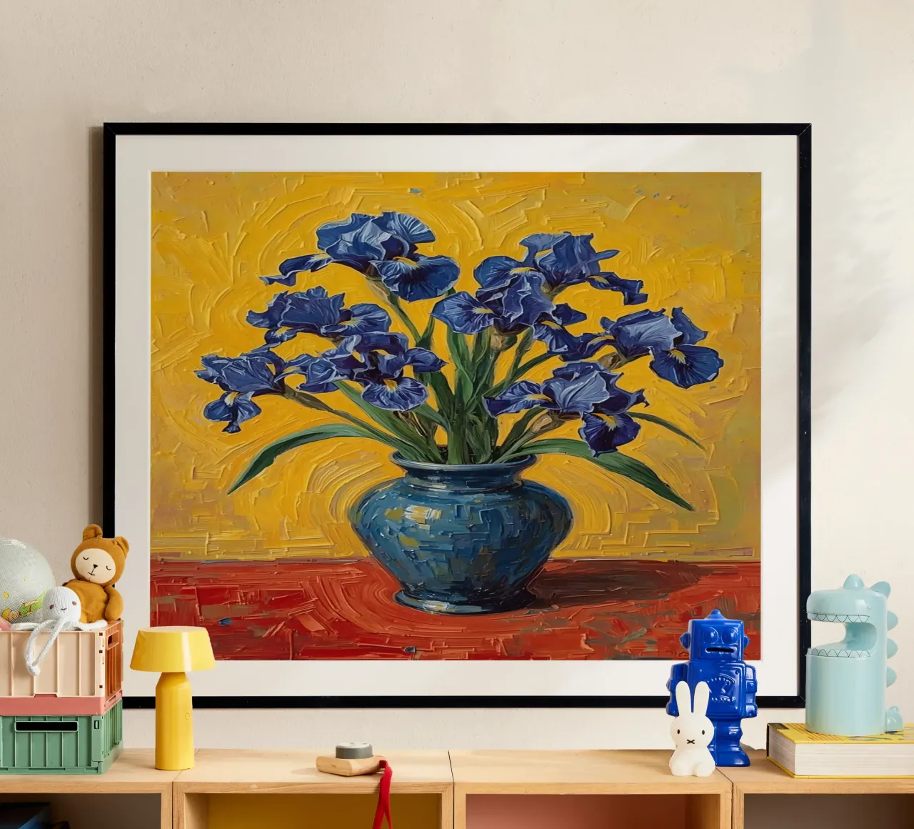 Blaue Schwertlilien in blauer Vase auf roter Oberfläche Hahnemühle von DesignDoodle