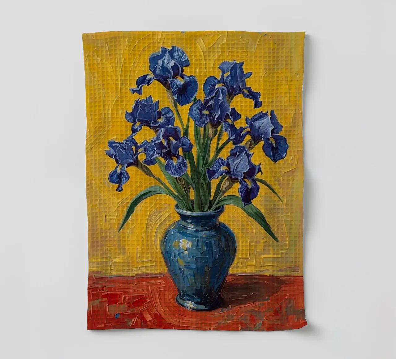 Iris bleus dans un vase bleu sur fond rouge torchon de DesignDoodle