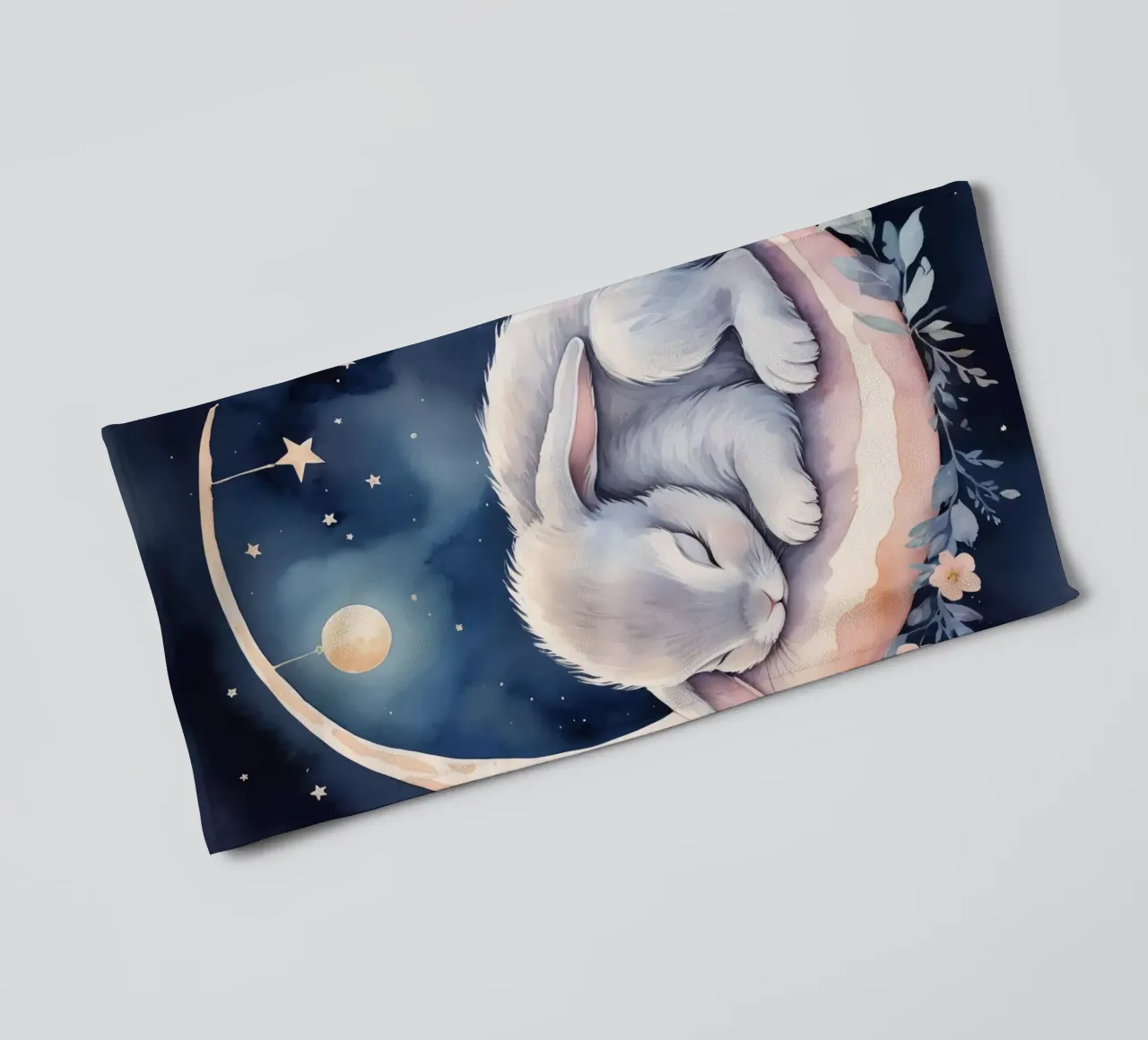 Lapin dormant sur un croissant de lune avec des étoiles serviette de bain de DesignDoodle