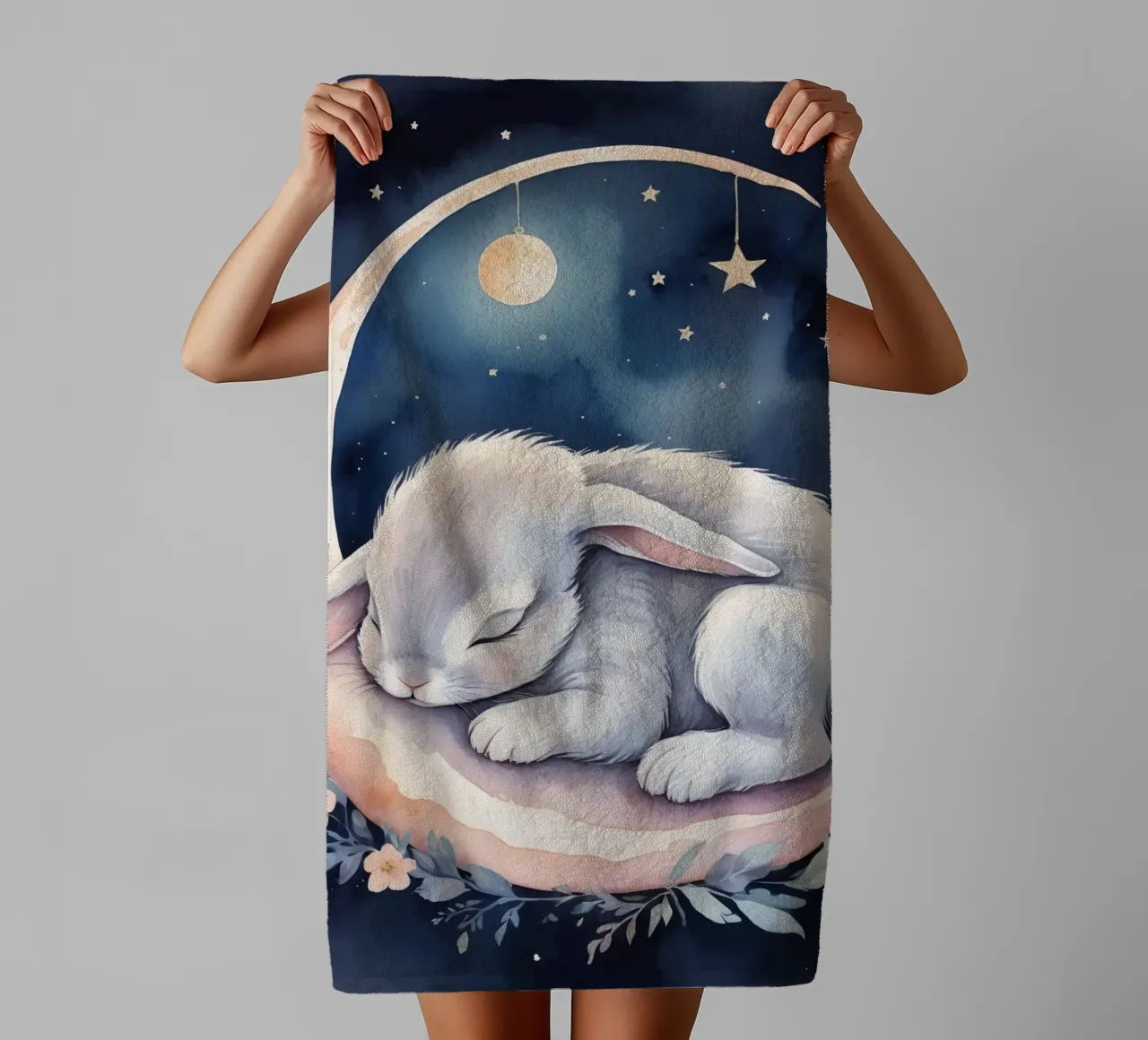Lapin dormant sur un croissant de lune avec des étoiles serviette de bain de DesignDoodle