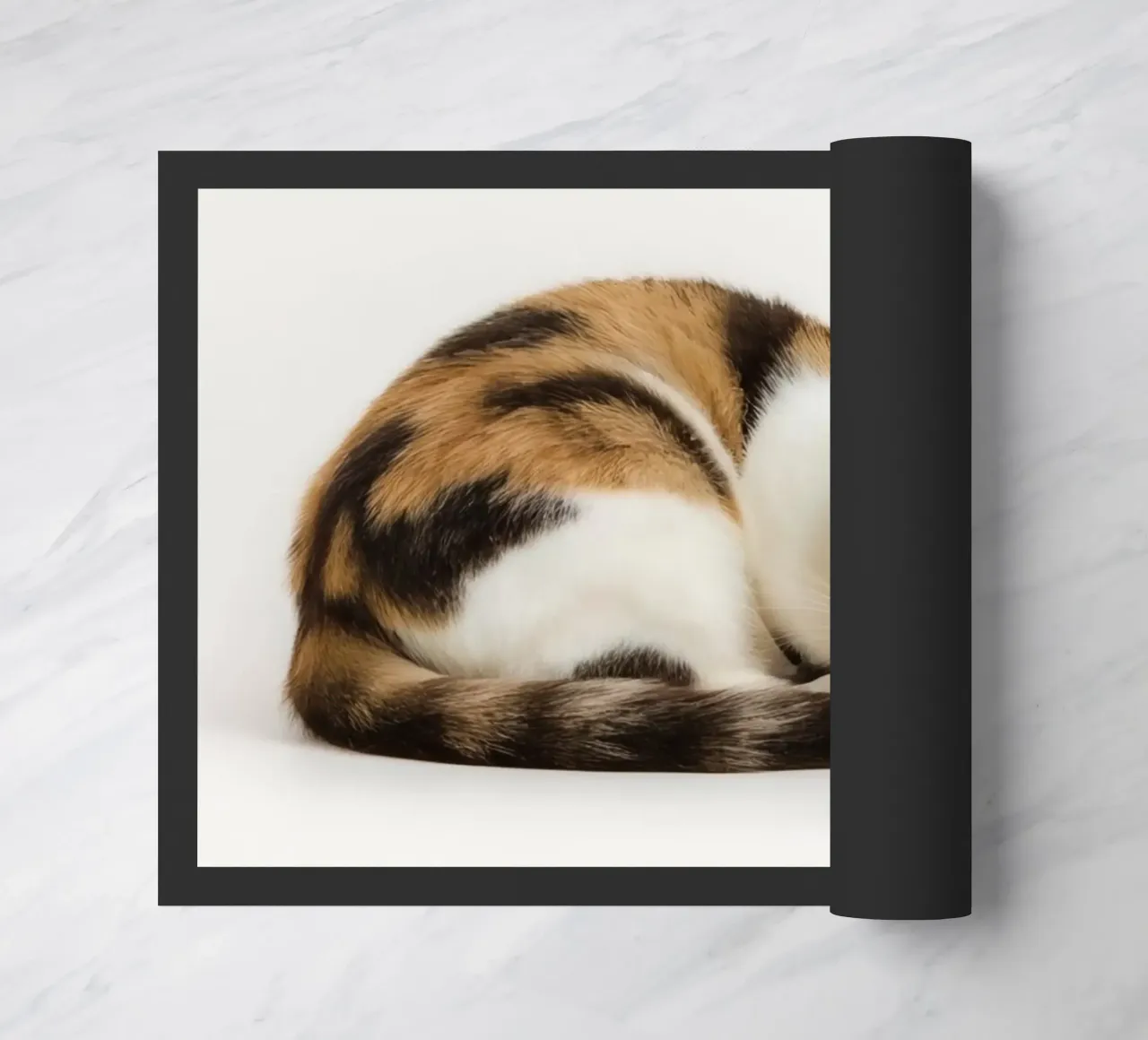 Gatto calico che dorme zerbino da DesignDoodle