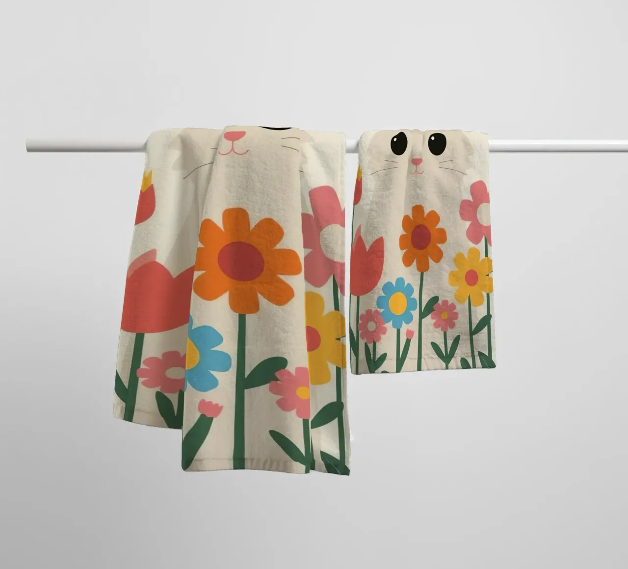 Gatto carino con fiori colorati asciugamano da bagno da DesignDoodle