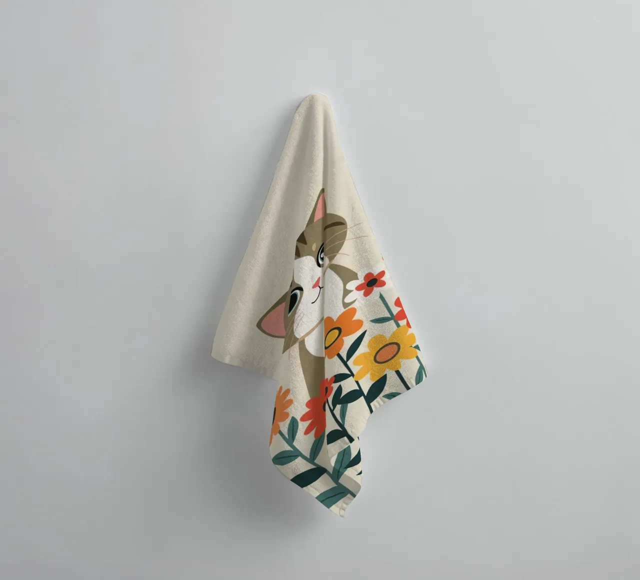 Gatto felice dei cartoni animati con fiori asciugamano da bagno da DesignDoodle