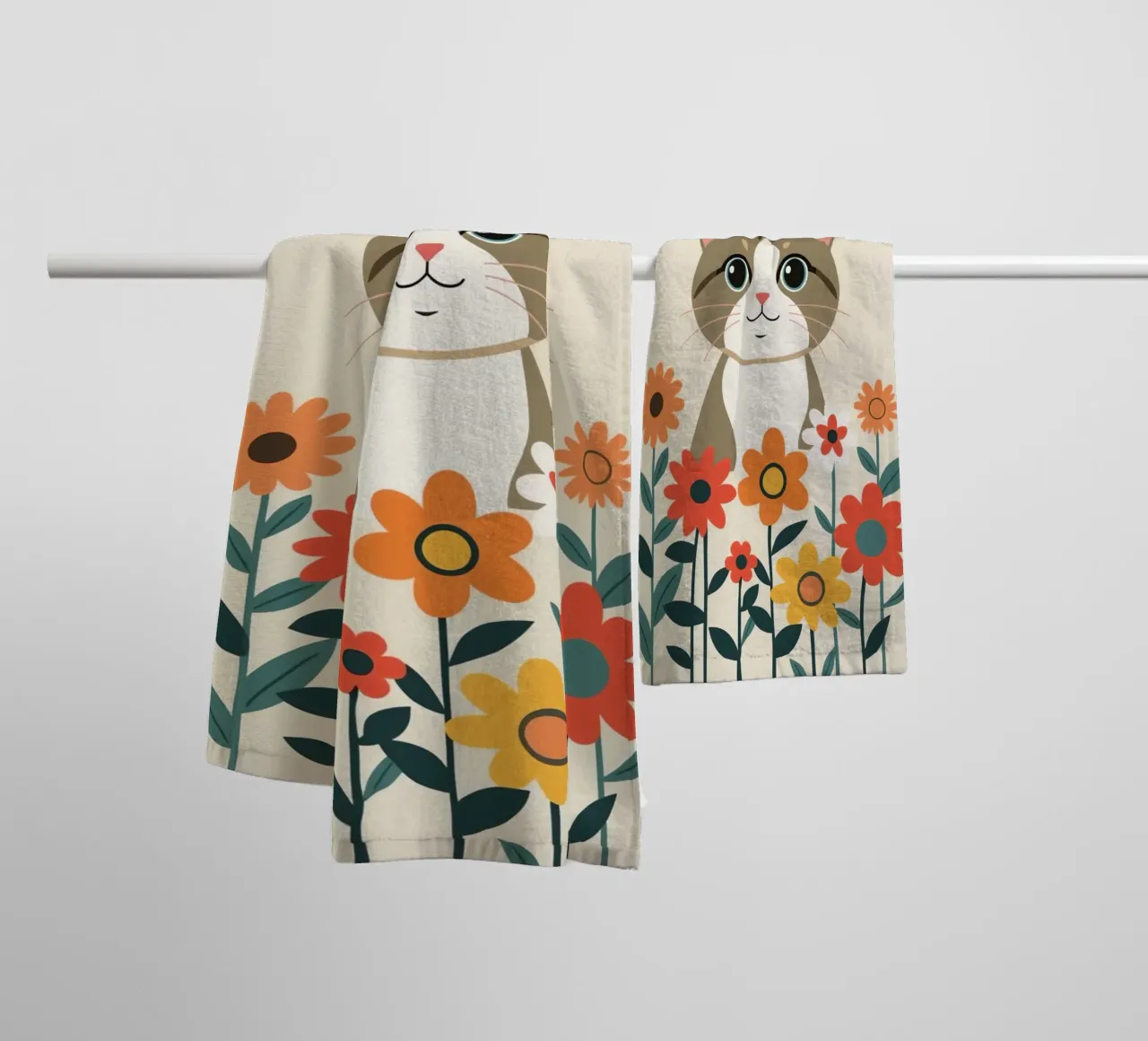 Gatto felice dei cartoni animati con fiori asciugamano da bagno da DesignDoodle
