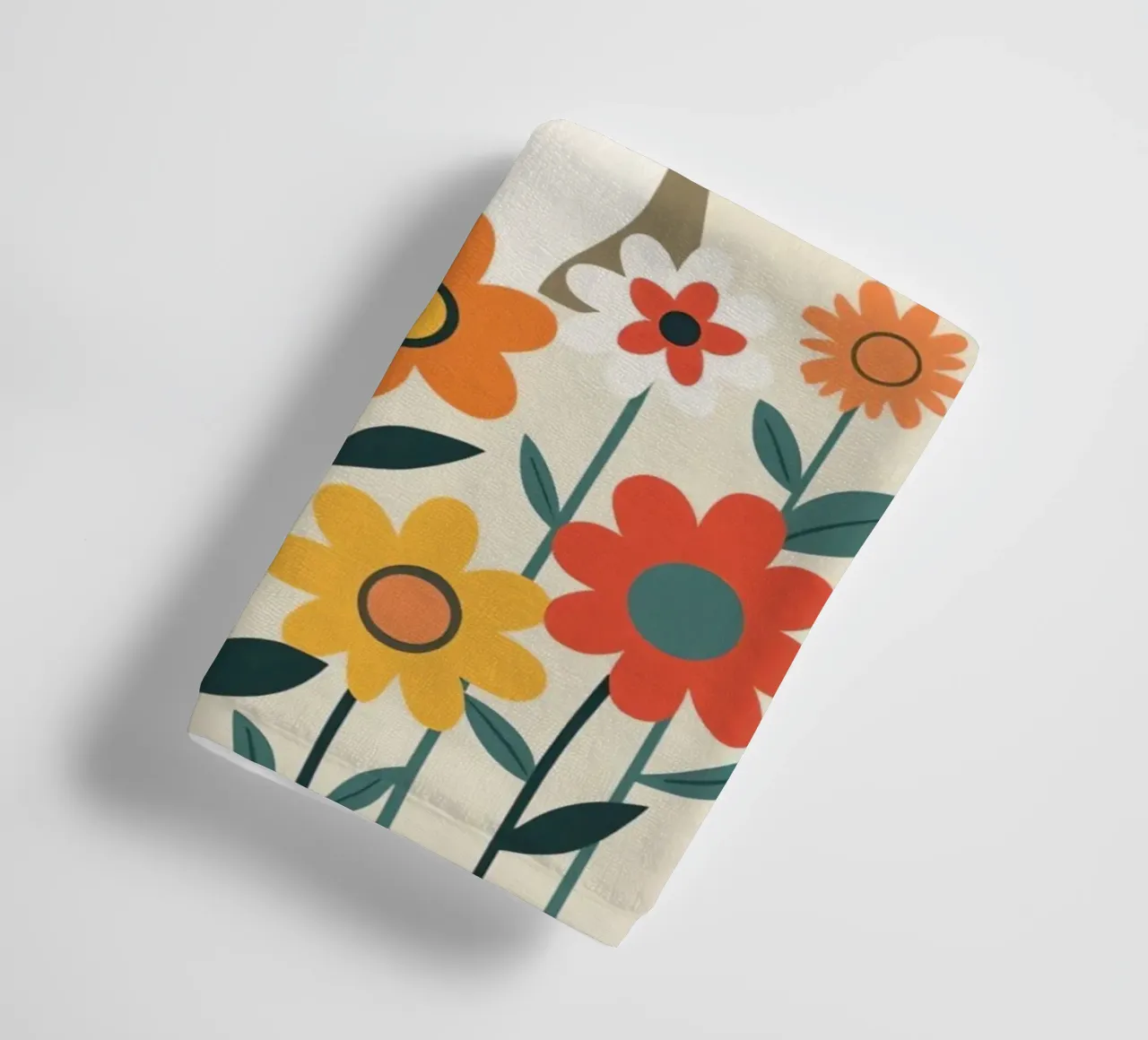 Gatto felice dei cartoni animati con fiori asciugamano da bagno da DesignDoodle