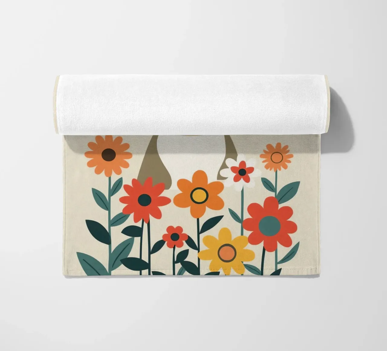 Gatto felice dei cartoni animati con fiori telo mare da DesignDoodle