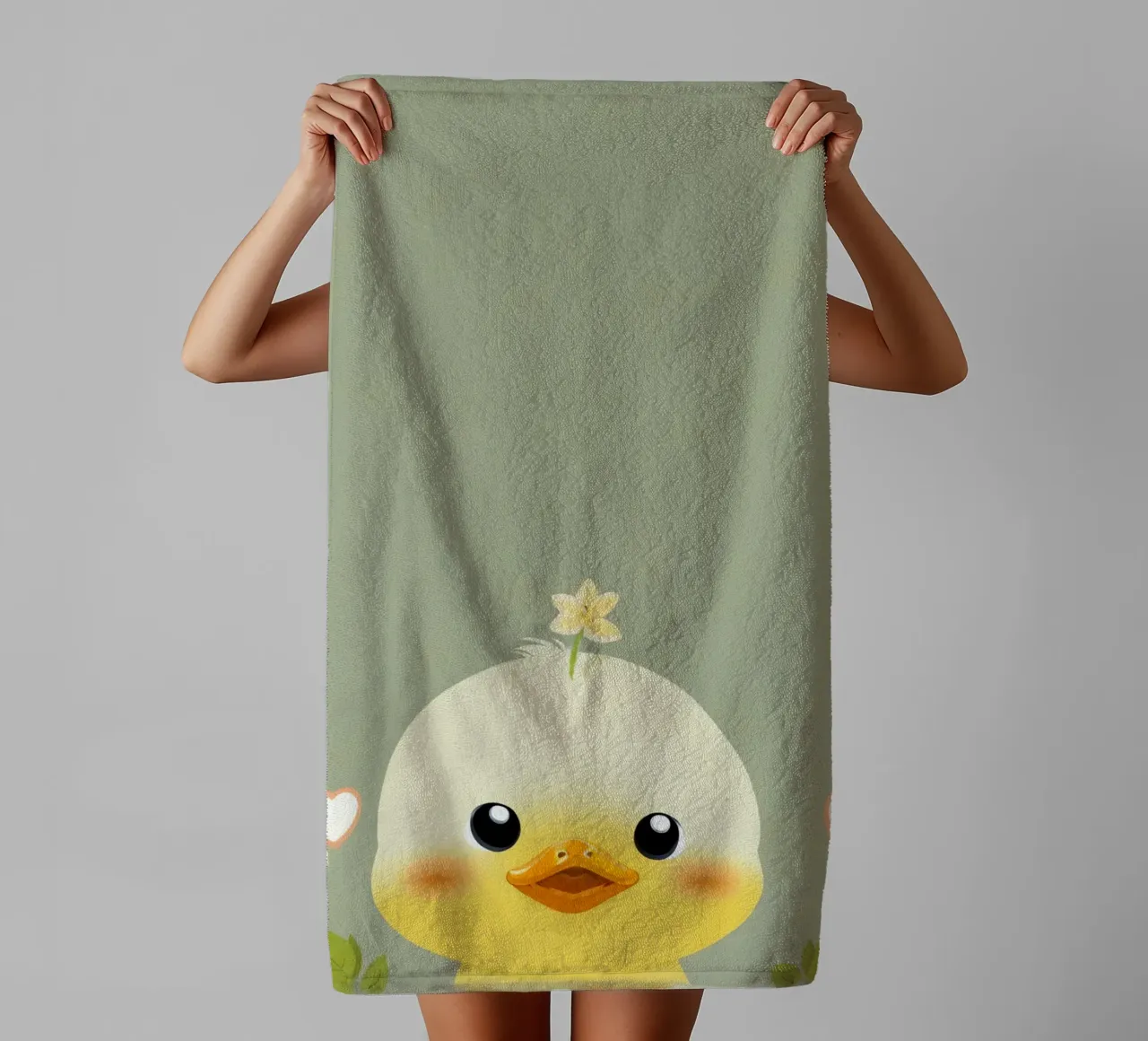 Simpatico pulcino felice con fiore asciugamano da bagno da DesignDoodle