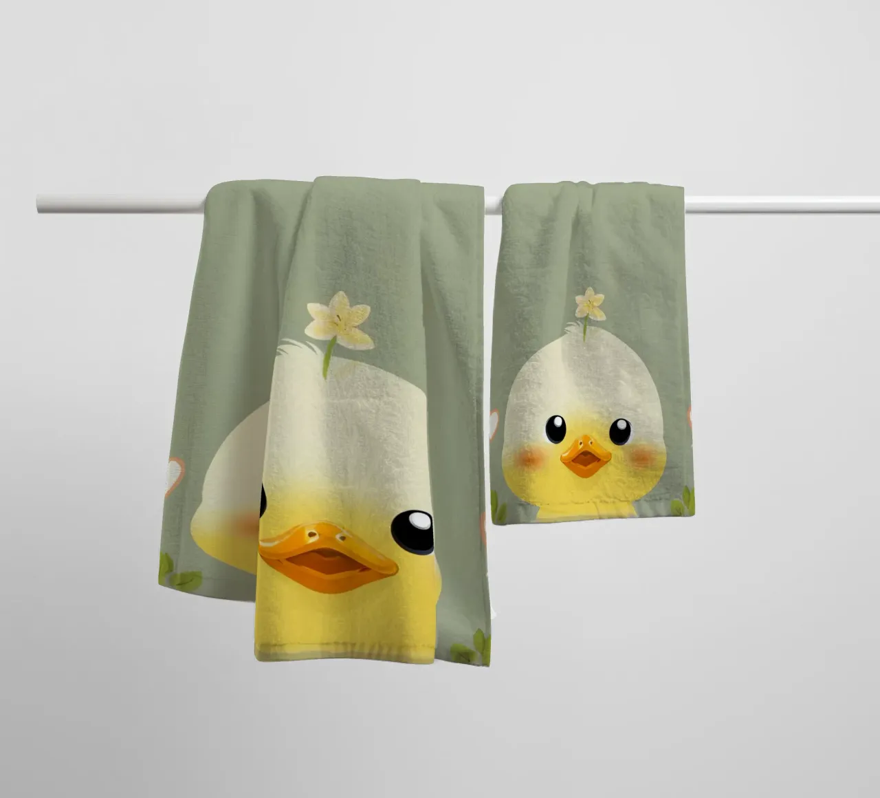Simpatico pulcino felice con fiore asciugamano da bagno da DesignDoodle