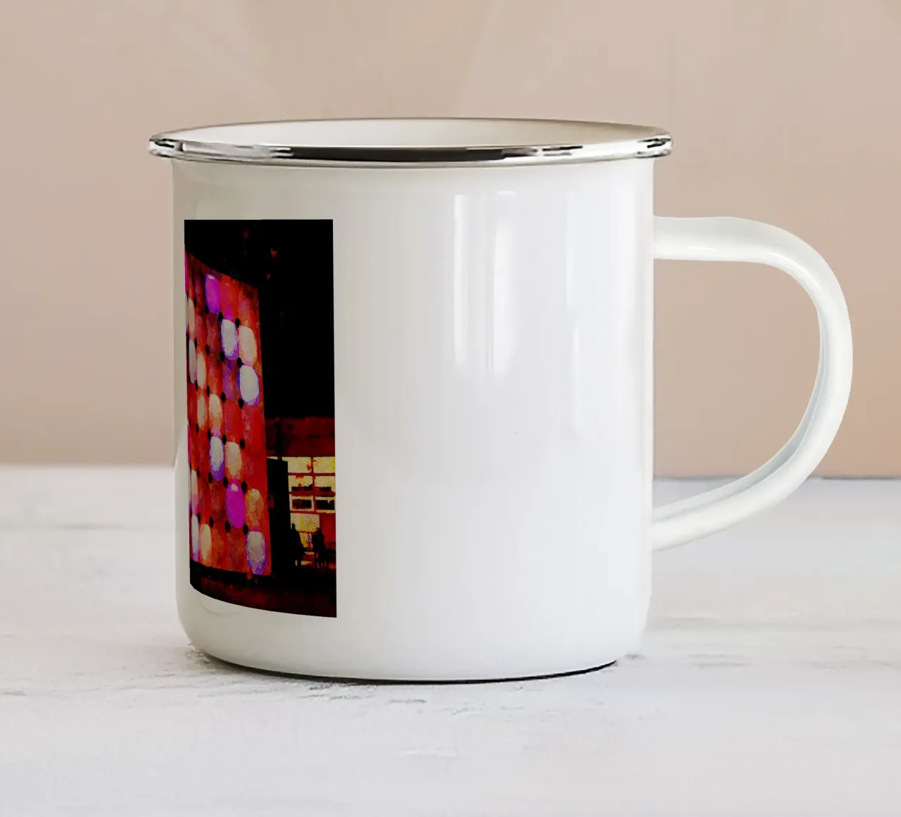 A Parigi tazza in smalto da Massimo Frascogna