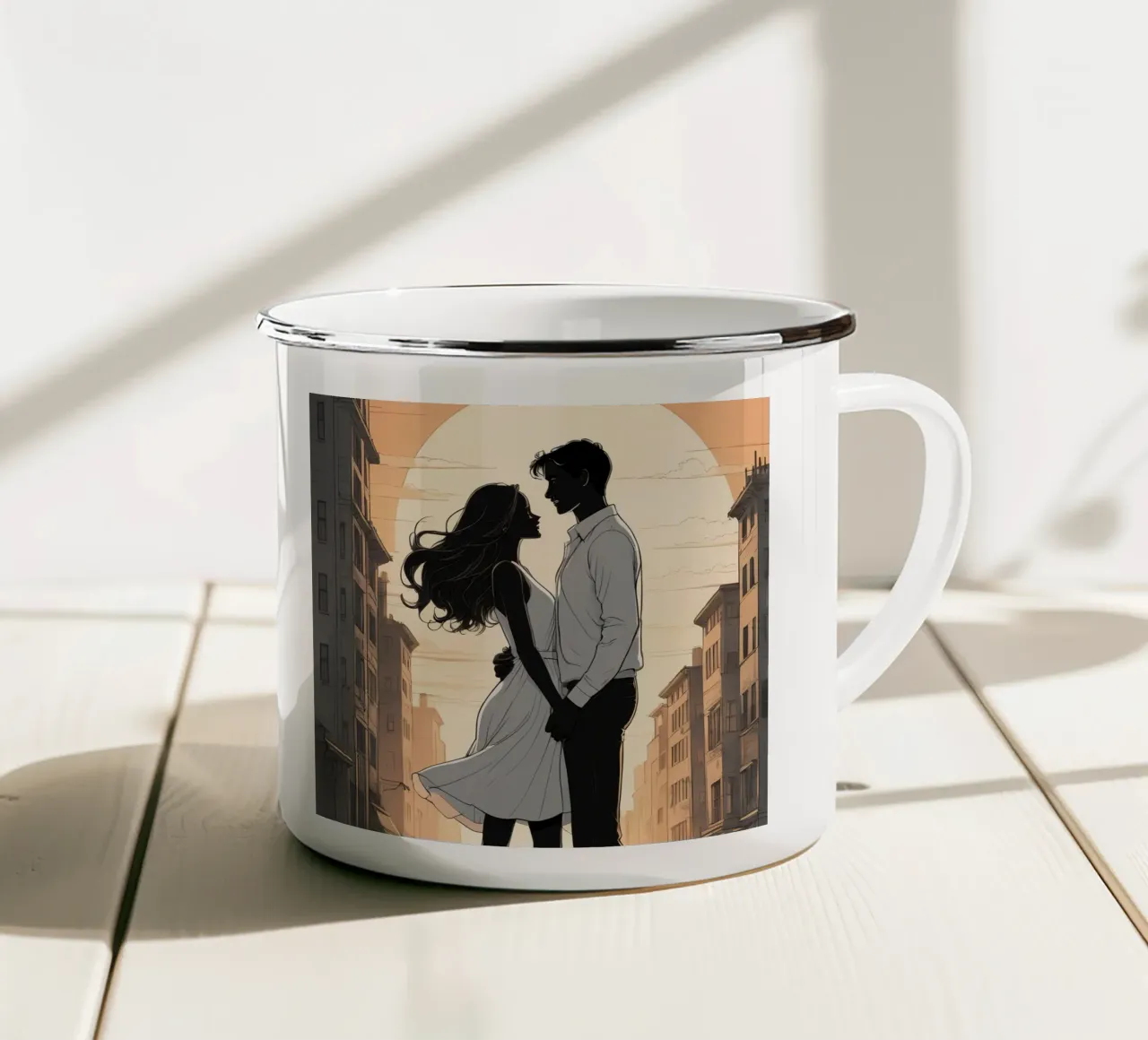 Coppia abbracciata in una strada della città al tramonto tazza in smalto da DesignDoodle