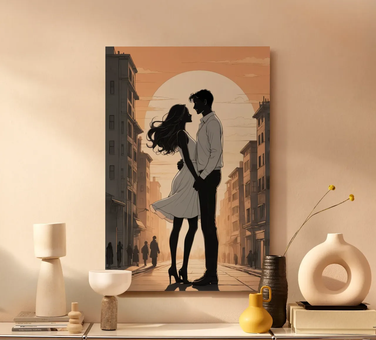 Coppia abbracciata in una strada della città al tramonto alluminio dibond da DesignDoodle