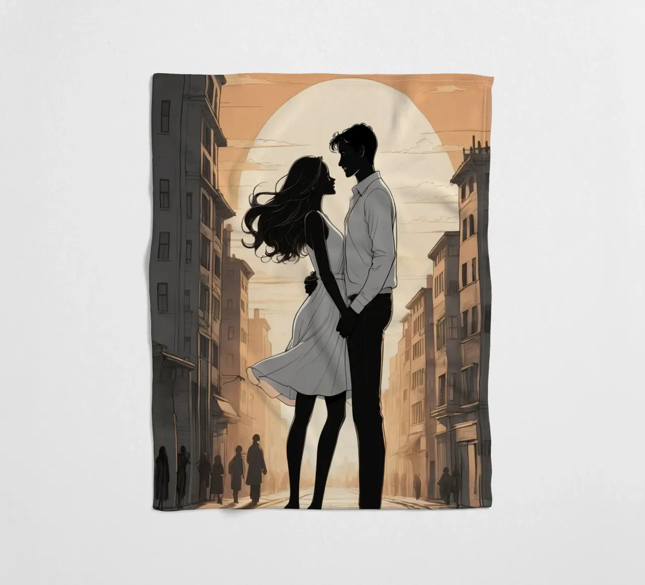 Coppia abbracciata in una strada della città al tramonto coperta in pile da DesignDoodle