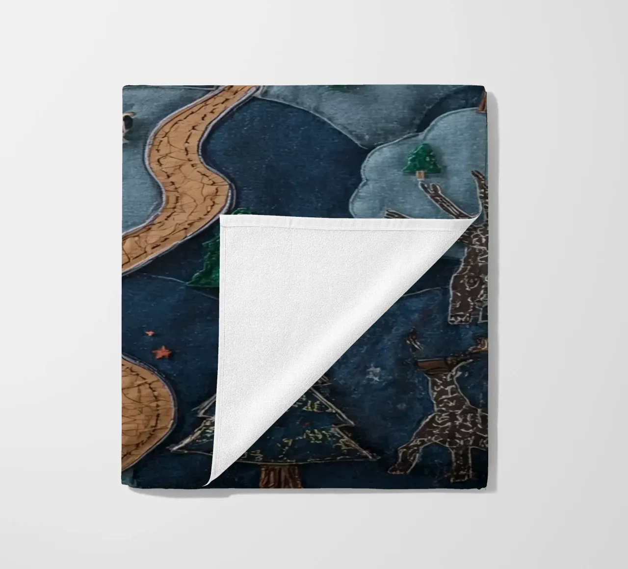 Paesaggio in collage di stoffa con elementi celesti e animali telo mare da DesignDoodle