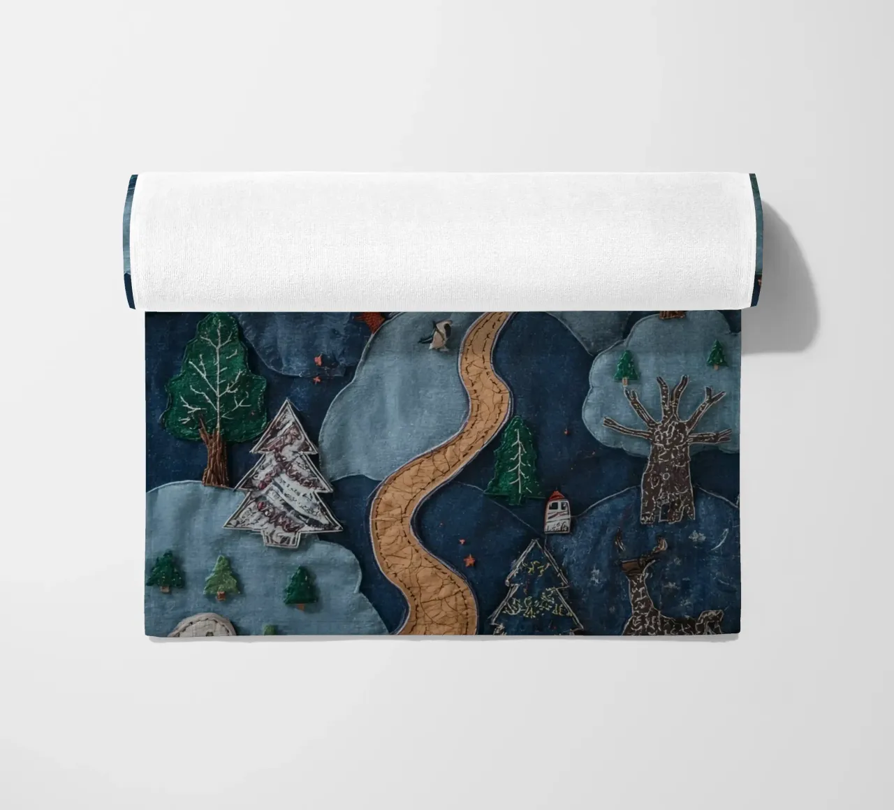 Paesaggio in collage di stoffa con elementi celesti e animali telo mare da DesignDoodle