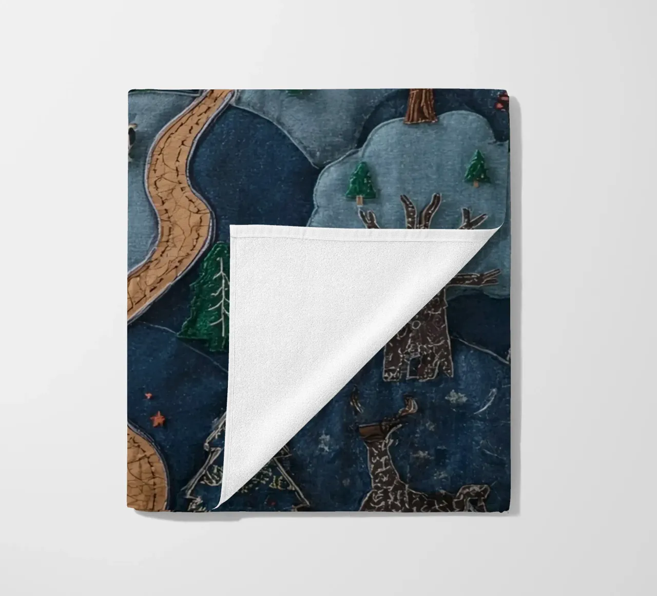 Paesaggio in collage di stoffa con elementi celesti e animali telo mare da DesignDoodle
