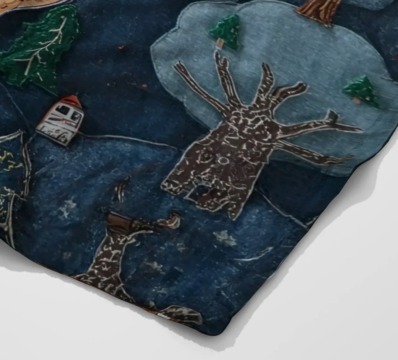 Paesaggio in collage di stoffa con elementi celesti e animali coperta in pile da DesignDoodle