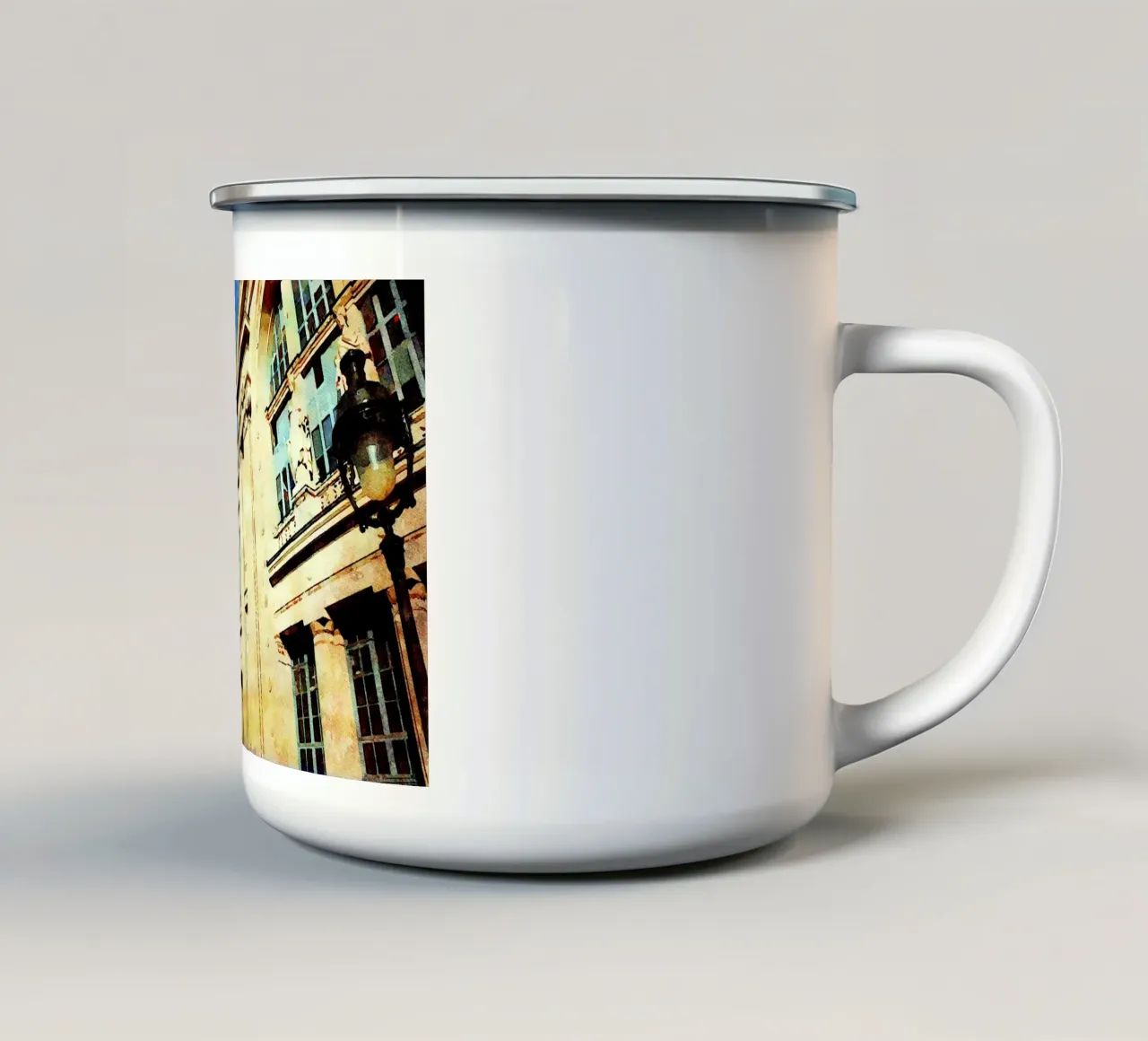 A Parigi tazza in smalto da Massimo Frascogna