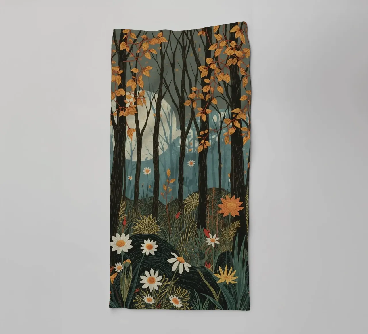 Scena di foresta con alberi, luna e fiori asciugamano da bagno da DesignDoodle