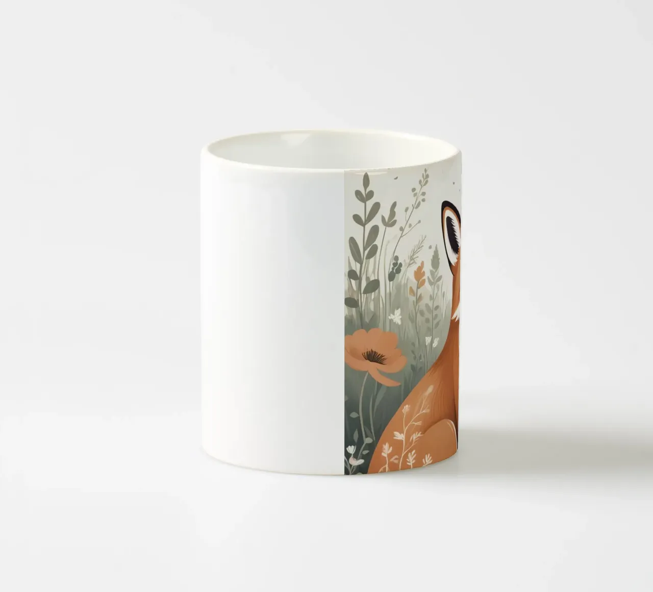 Volpe carina che dorme in un prato di erba alta tazza in ceramica da DesignDoodle