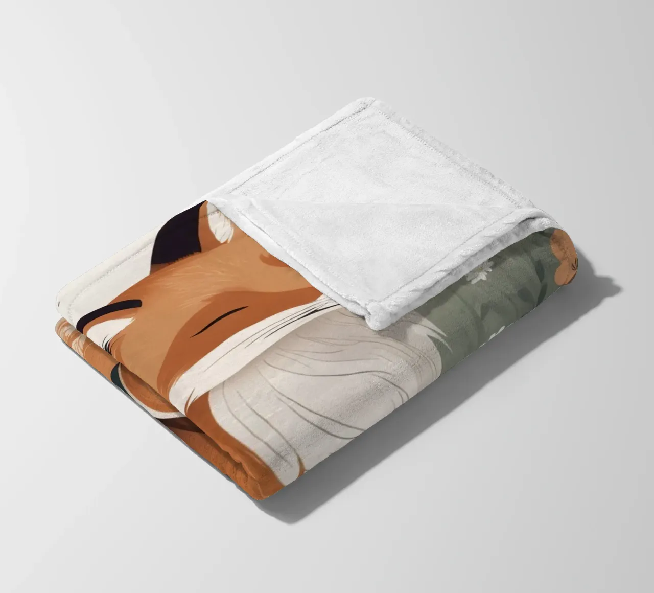 Volpe carina che dorme in un prato di erba alta coperta in pile da DesignDoodle