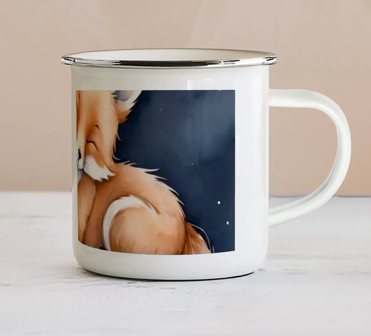 Carino il piccolo Foxy che dorme pacificamente sulla luna crescente tazza in smalto da DesignDoodle