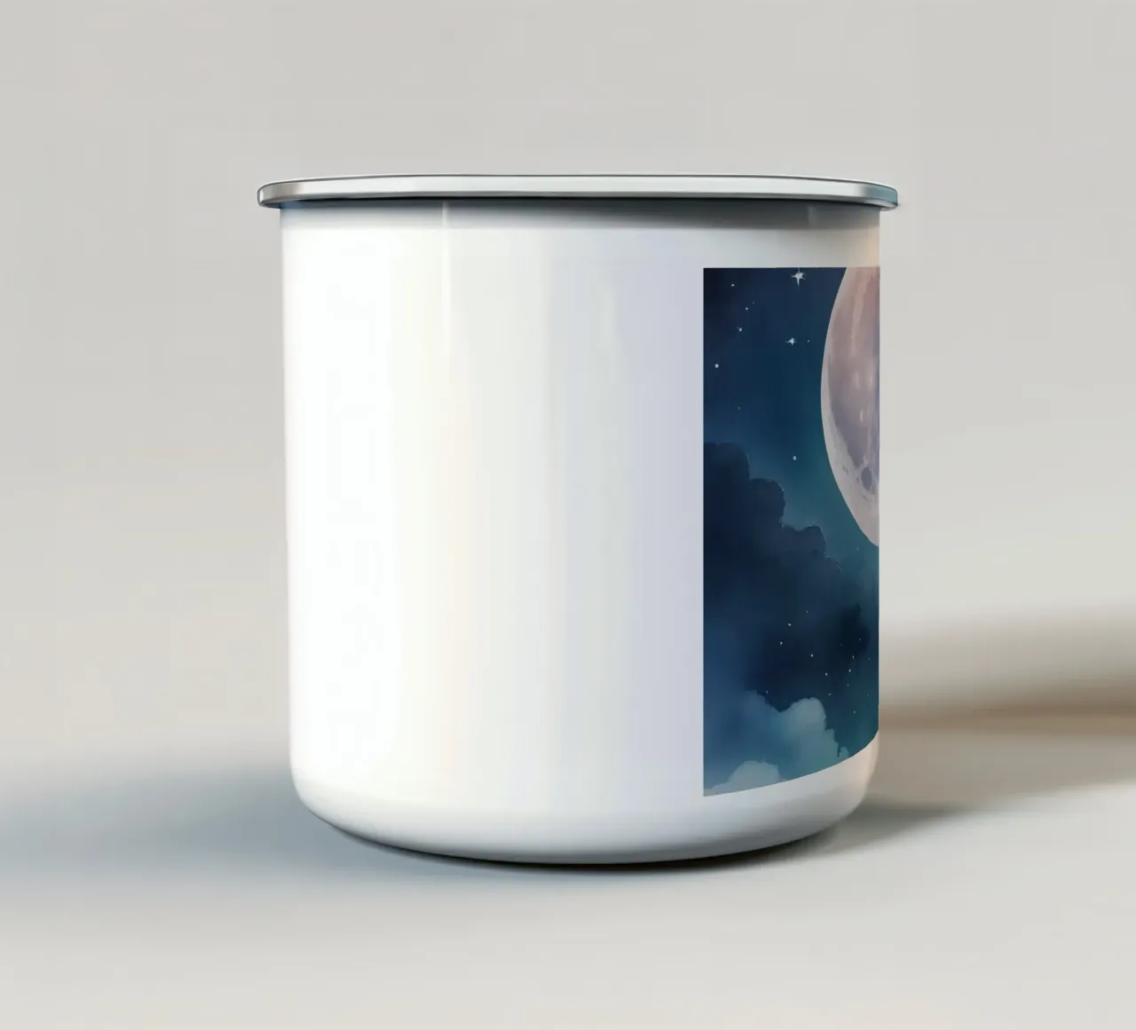Luna piena e nuvole sognanti in un cielo stellato tazza in smalto da DesignDoodle