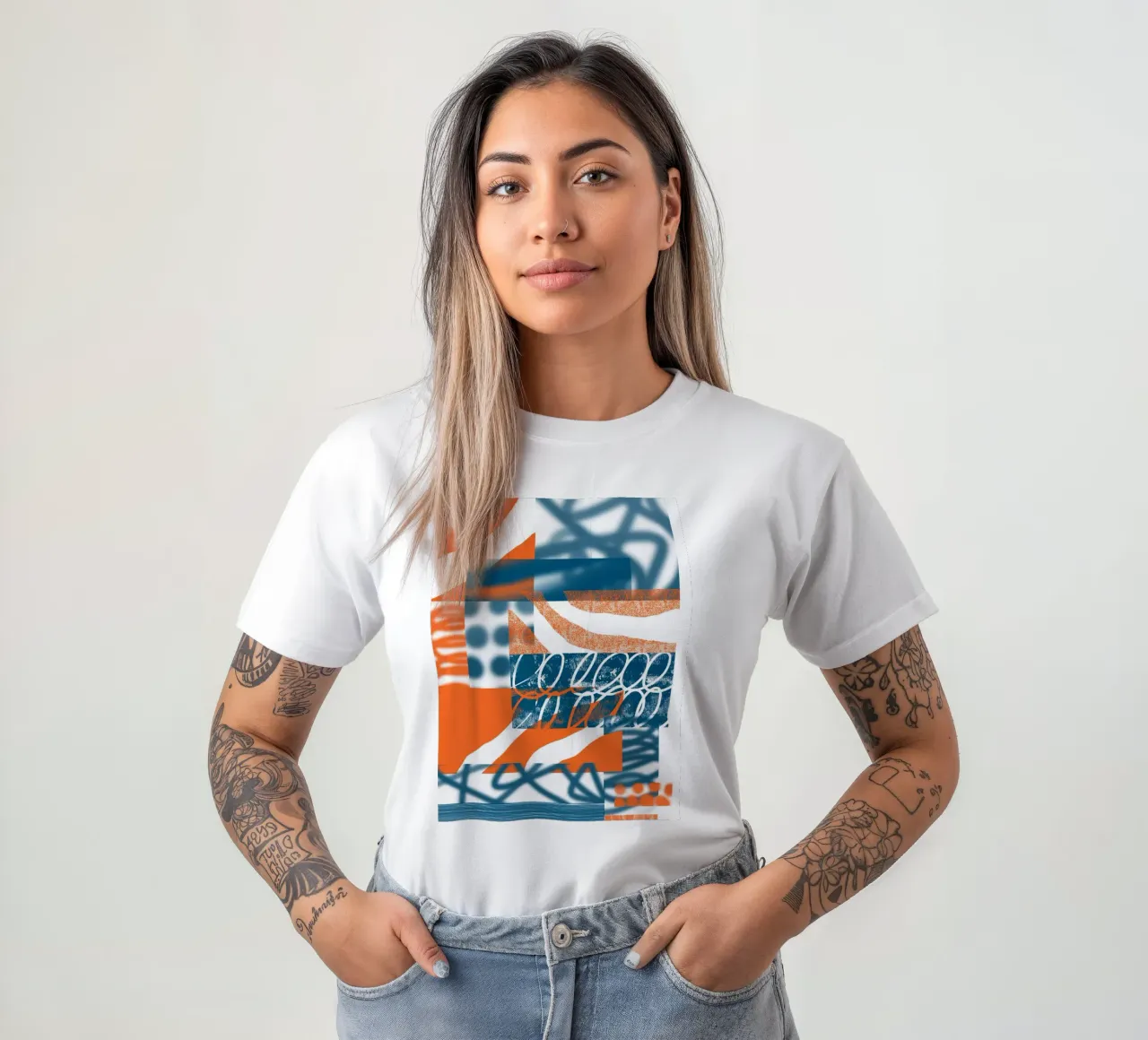 Astratto arancione e blu t-shirt da Kim Hubball Studio