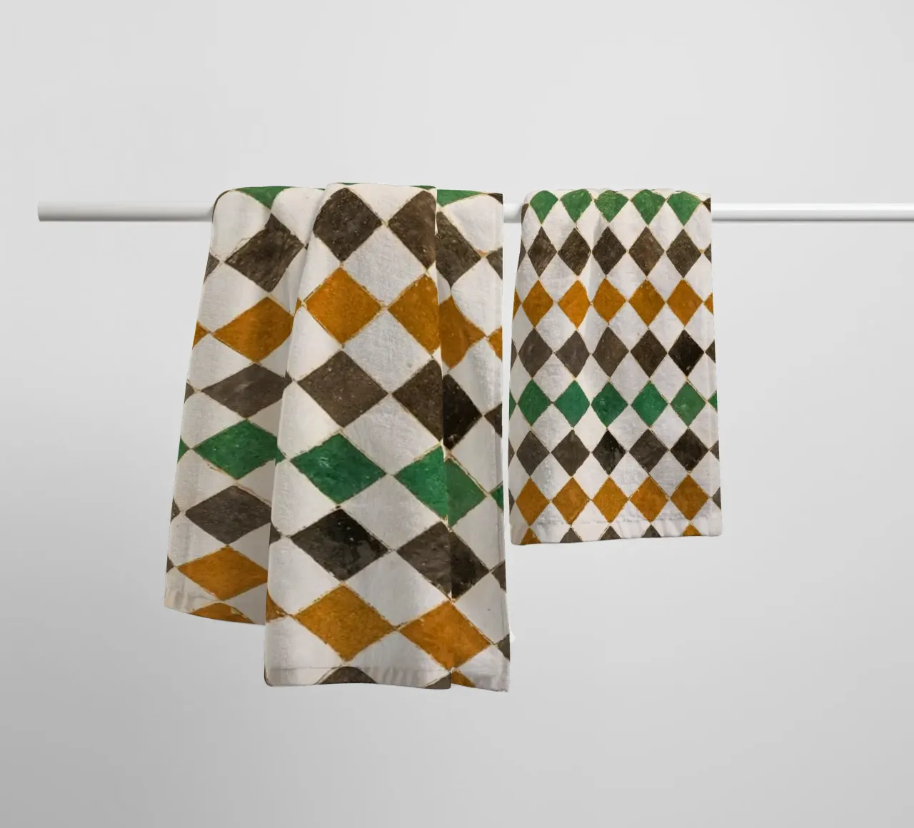 Square tiles in Morocco asciugamano da bagno da photolovers